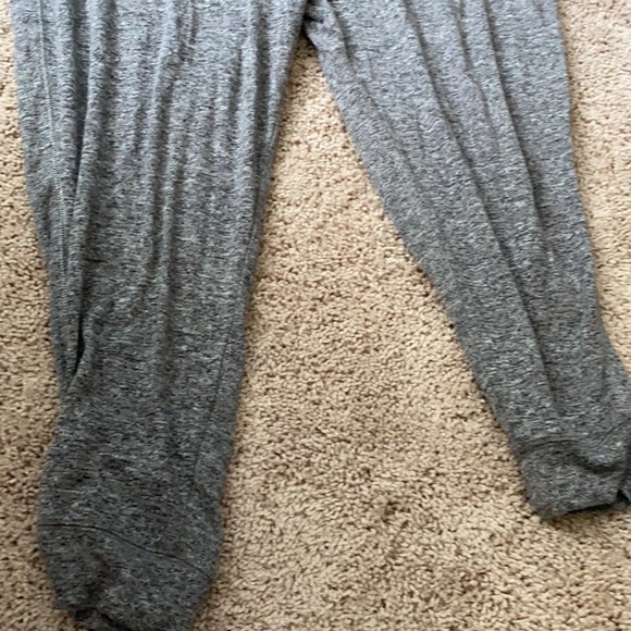 Aerie Grey Sweatpants Joggers Medium - Picture 2 of 4